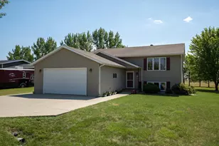 621 Southview Dr, Hendrum, MN 56550 - Photo 1