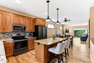 2061 Cardinal Glen, North Saint Paul, MN 55109 - Photo 9