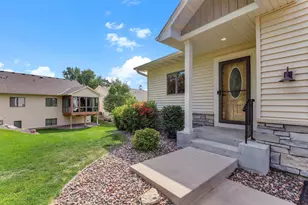 2061 Cardinal Glen, North Saint Paul, MN 55109 - Photo 3