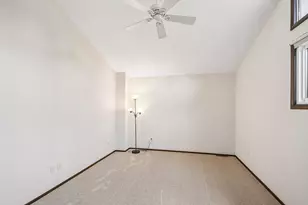 1748 McKnight Rd N, Maplewood, MN 55109 - Photo 19