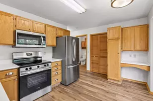 15329 Greenhaven Ln, Burnsville, MN 55306 - Photo 11