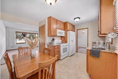 903 Parallel Street, Chaska, MN 55318 - Photo 7