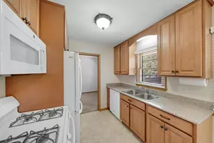 903 Parallel St, Chaska, MN 55318 - Photo 9