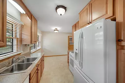 903 Parallel Street, Chaska, MN 55318 - Photo 11