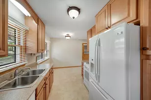 903 Parallel St, Chaska, MN 55318 - Photo 11