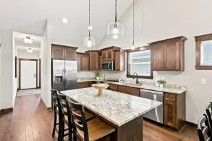 7801 Ava Trl, Inver Grove Heights, MN 55077 - Photo 3