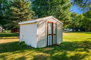 201 12th Ave NW, Pipestone, MN 56164 - Photo 9