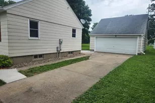 1806 2nd St NE, Austin, MN 55912 - Photo 3