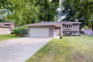 1605 Canary Dr, Albert Lea, MN 56007 - Photo 1