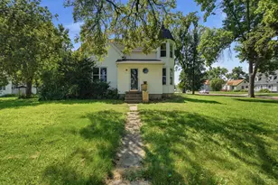 204 E 12th St, Blue Earth, MN 56013 - Photo 1
