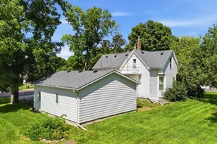 204 E 12th St, Blue Earth, MN 56013 - Photo 31