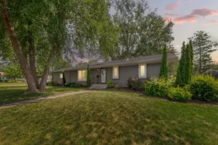 1019 Valley View Rd, Faribault, MN 55021 - Photo 1
