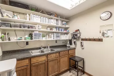 25 S Park Avenue, Le Center, MN 56057 - Photo 17