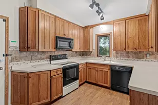9339 Cedar Lk Rd S, Saint Louis Park, MN 55426 - Photo 5
