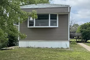 143 Judith Dr, Chaska, MN 55318 - Photo 3