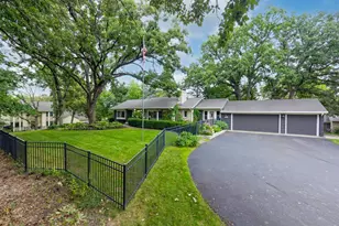 7030 Donlea Ln, Eden Prairie, MN 55346 - Photo 3