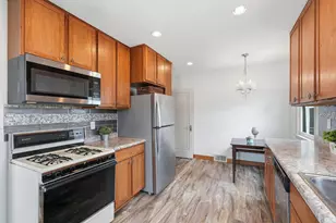 1238 Grotto St N, Saint Paul, MN 55117 - Photo 11