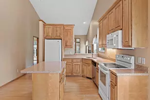 198 Thompson Ave E, West Saint Paul, MN 55118 - Photo 5