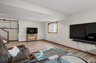 1404 20th St NE, Austin, MN 55912 - Photo 41