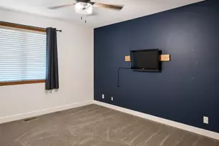 212 W Grant St, Ceylon, MN 56121 - Photo 9