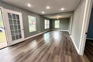 131 N Drury St, Redwood Falls, MN 56283 - Photo 3