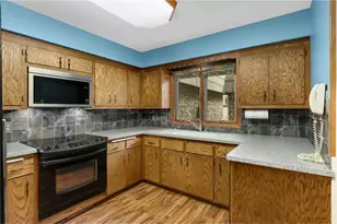 10250 Berkshire Rd, Bloomington, MN 55437 - Photo 11
