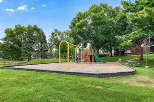 1700 Four Oaks Rd, Eagan, MN 55121 - Photo 29