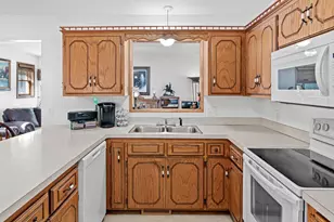5563 Asbury St, Shoreview, MN 55126 - Photo 9