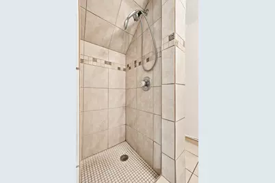 482 Lawson Avenue W, Saint Paul, MN 55117 - Photo 21