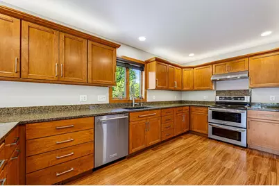 160 Orchard Avenue SE, Hutchinson, MN 55350 - Photo 9