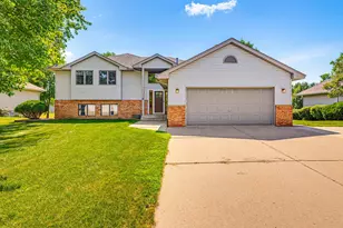160 Orchard Ave SE, Hutchinson, MN 55350 - Photo 1