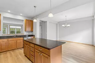 1662 Village Trail E, Maplewood, MN 55109 - Photo 3