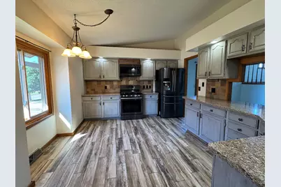 4002 Oak Knoll Drive, Eau Claire, WI 54701 - Photo 3
