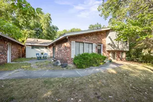 2241 Country Ln, Minnetonka, MN 55305 - Photo 3