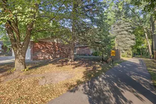 2241 Country Ln, Minnetonka, MN 55305 - Photo 15