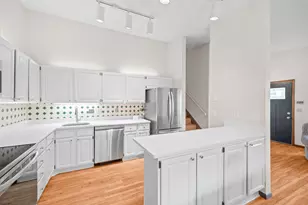 2241 Country Ln, Minnetonka, MN 55305 - Photo 5