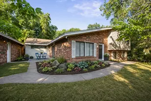 2241 Country Ln, Minnetonka, MN 55305 - Photo 3