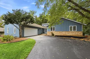 1592 Sherwood Ct, Eagan, MN 55122 - Photo 3