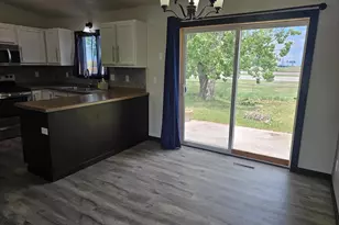 3616 Village Green Ln, Moorhead, MN 56560 - Photo 7