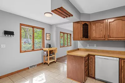 678 Eldridge Avenue W, Roseville, MN 55113 - Photo 9