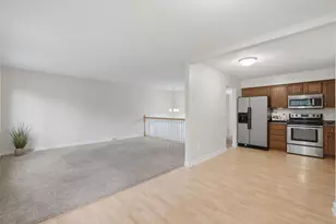 4250 Thornhill Ln, Vadnais Heights, MN 55127 - Photo 9