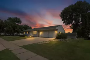 108 Park St N, Fairfax, MN 55332 - Photo 3