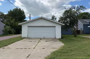 802 S Halvorson St, Redwood Falls, MN 56283 - Photo 15