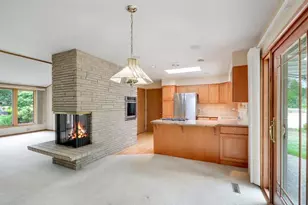 2430 Vale Crest Rd, Golden Valley, MN 55422 - Photo 9