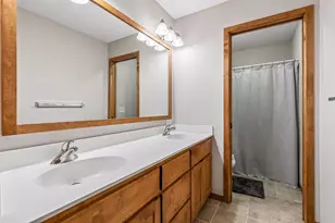 18274 Imagery Ln, Lakeville, MN 55044 - Photo 19