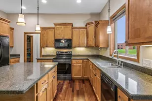 18274 Imagery Ln, Lakeville, MN 55044 - Photo 11