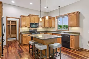 18274 Imagery Ln, Lakeville, MN 55044 - Photo 9