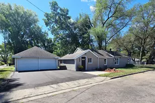 1202 11th Ave SE, Saint Cloud, MN 56304 - Photo 1