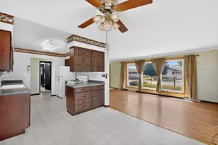 115 1st St SE, Plainview, MN 55964 - Photo 7