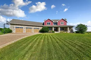 751 S 12th St, Bird Island, MN 55310 - Photo 1